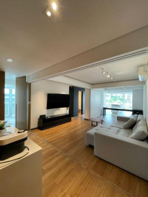 Apartamento super chic c jardim privativo no Itaim